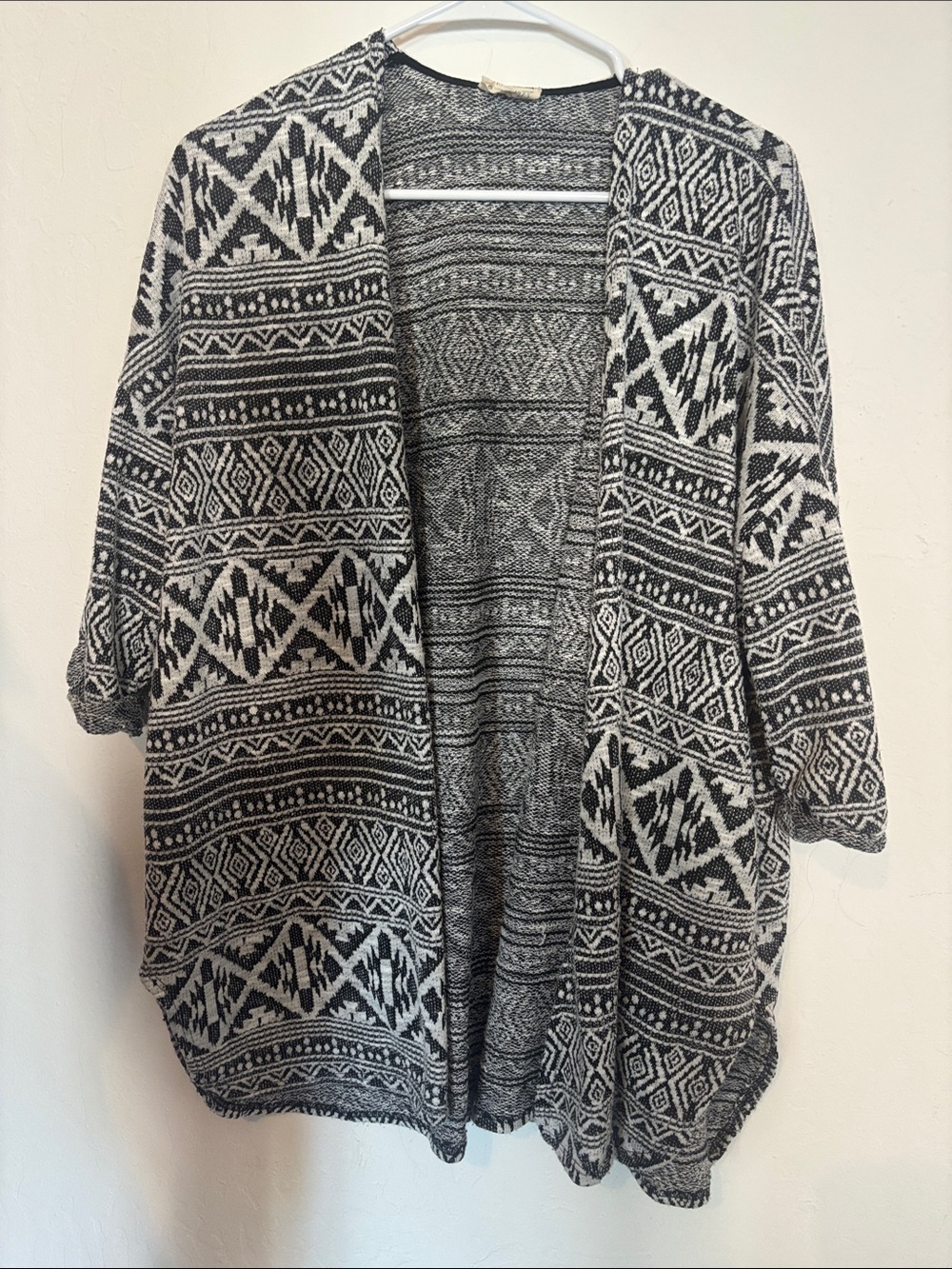 La Hearts Black & White Open-Front Aztec Cardigan